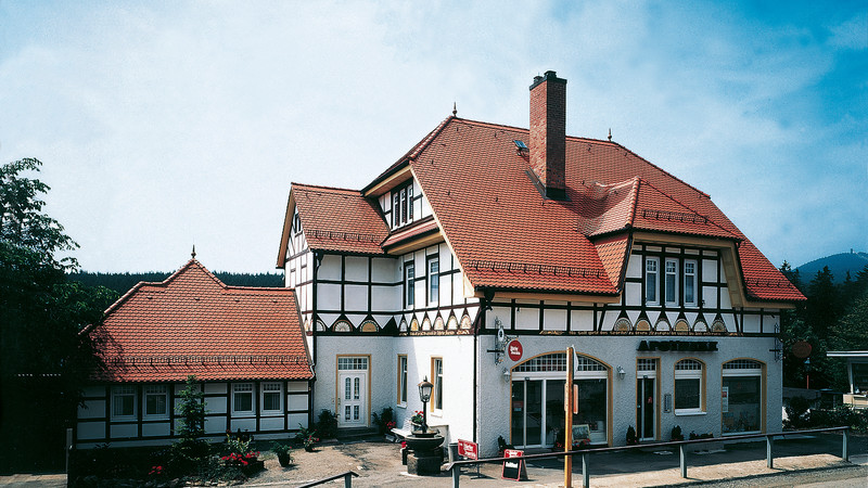 Denkmalgeschütztes Gebäude mit Biber KLASSIK naturrot