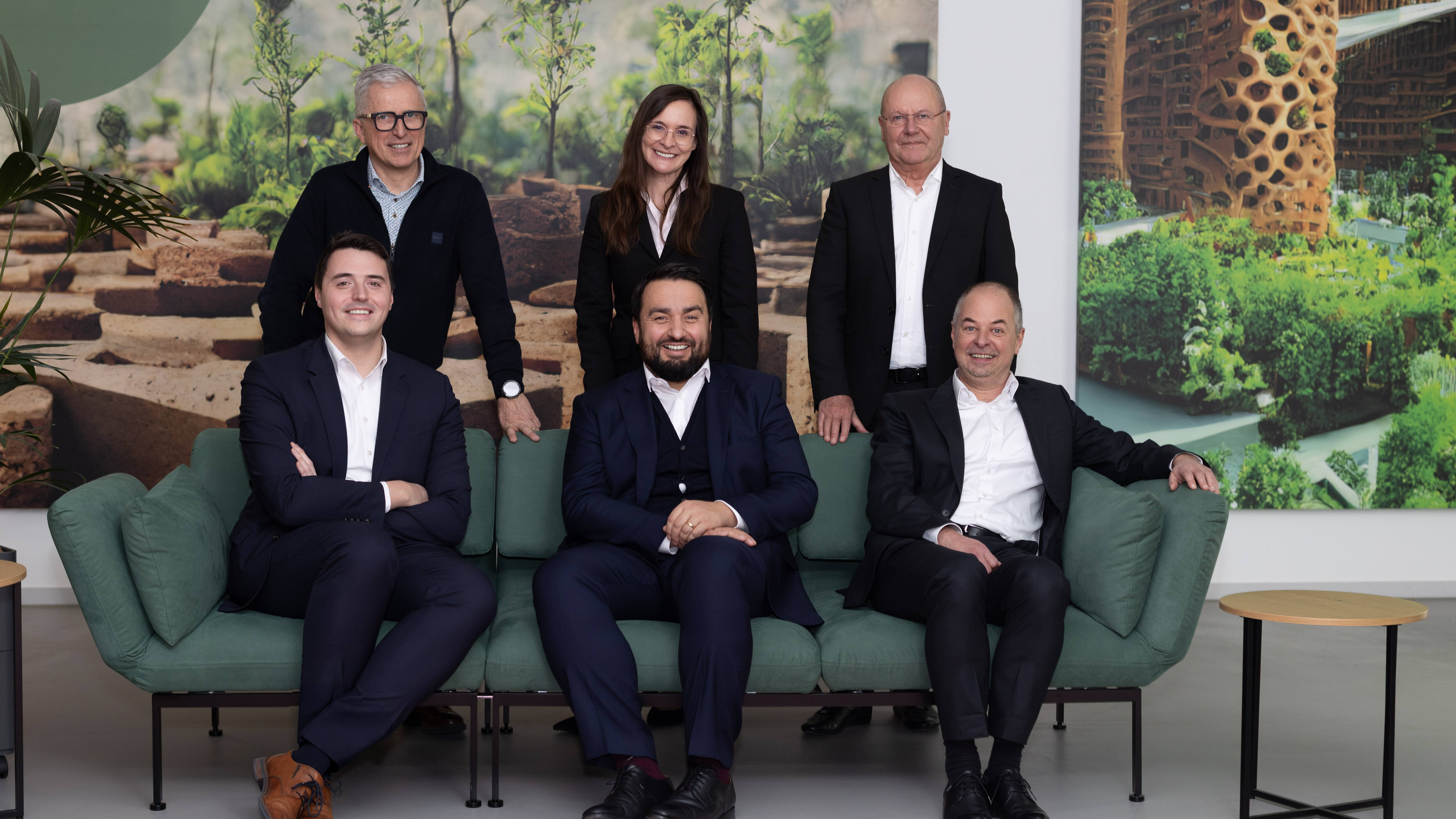 Neue Struktur (v.o.r.n.u.l.): Johan van der Biest, Stefanie Paufler, Burkhard Theuerkauf, Florian Tiefenbacher, Florian Scherr und Ronald Ottensammer