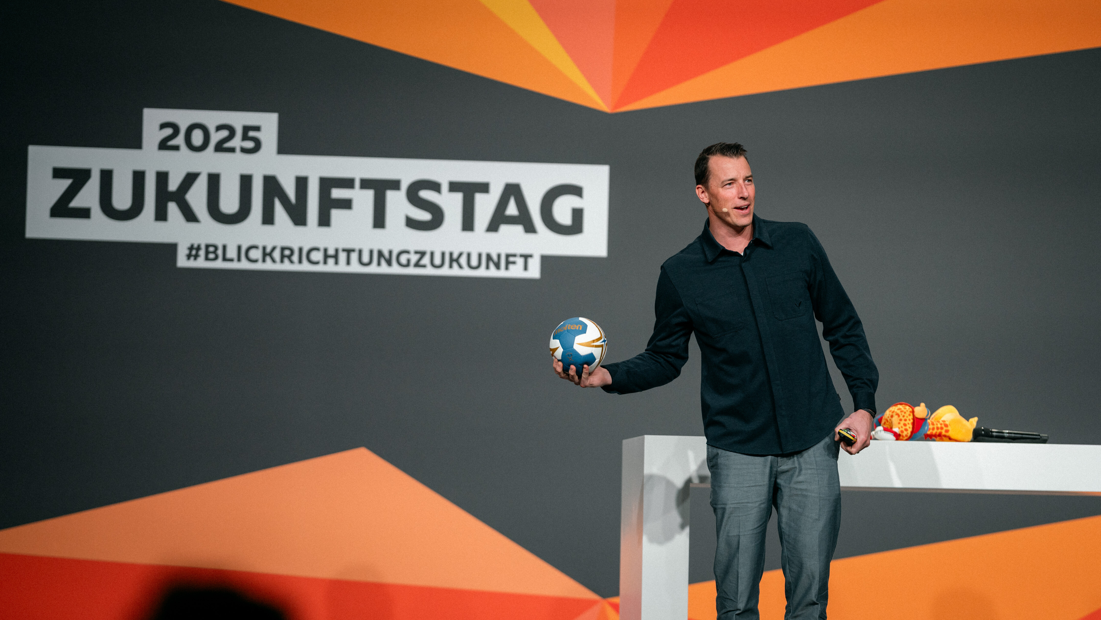 Erfolg ist Teamsache – nicht nur im Sport: Ex-Handballprofi und Weltmeister Dominik Klein weiß, wovon er spricht. (Foto: wienerberger)