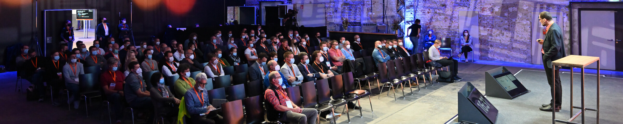 Launige Keynotes und informative Vorträge in Hamburg / Steildachanbieter besetzt Themen der Zukunft 