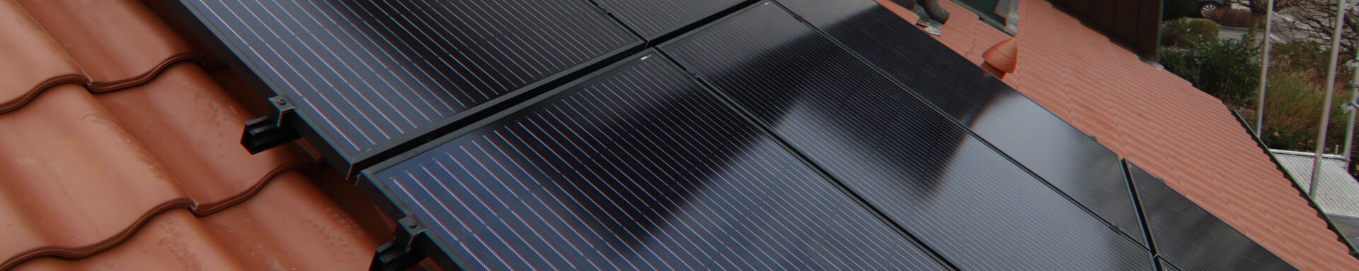 dachintegrierte Photovoltaik-Anlage