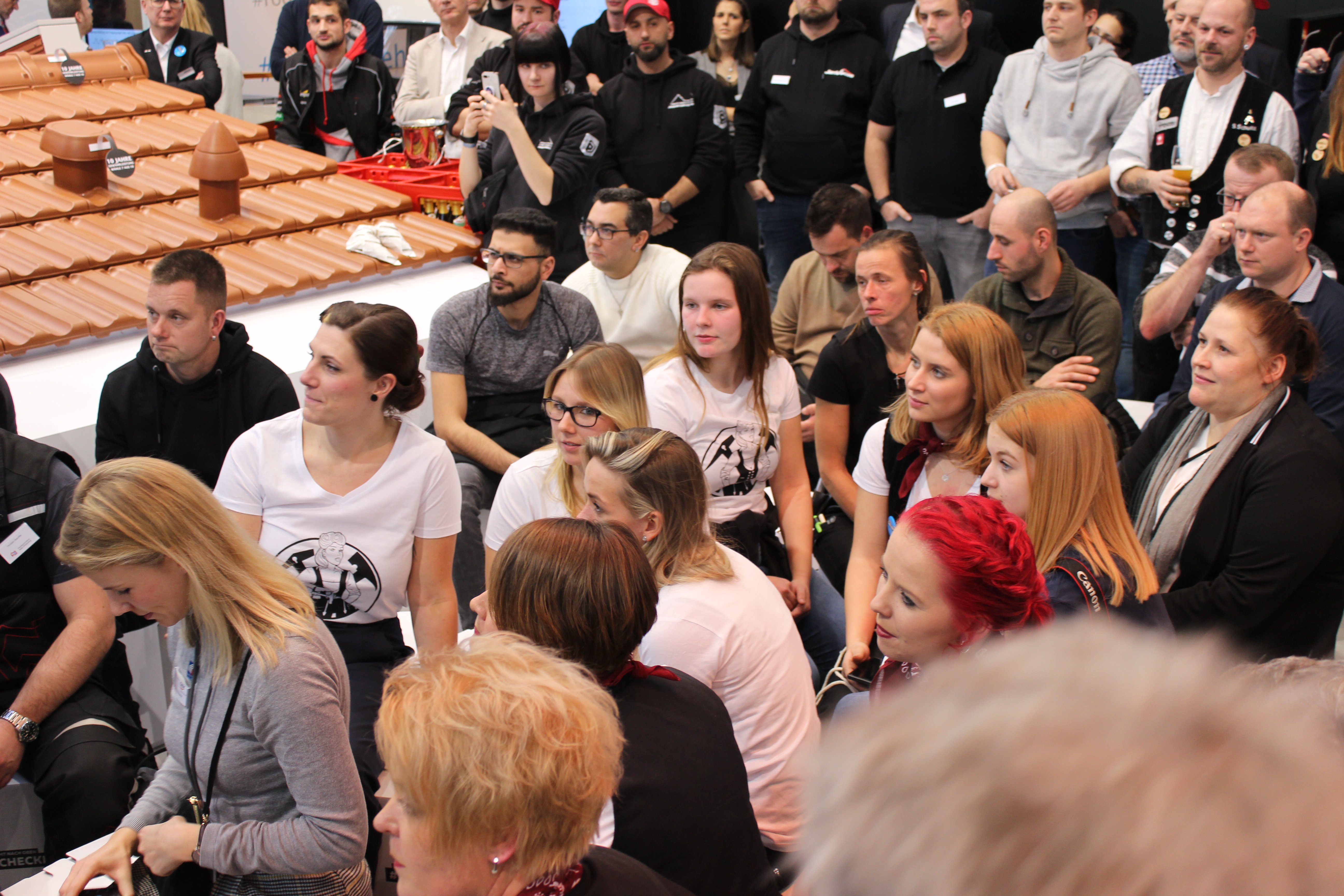 Auch die Dachdecker-Mädelz waren unter den Top 5 und sorgten am Creaton-Messestand für Stimmung.